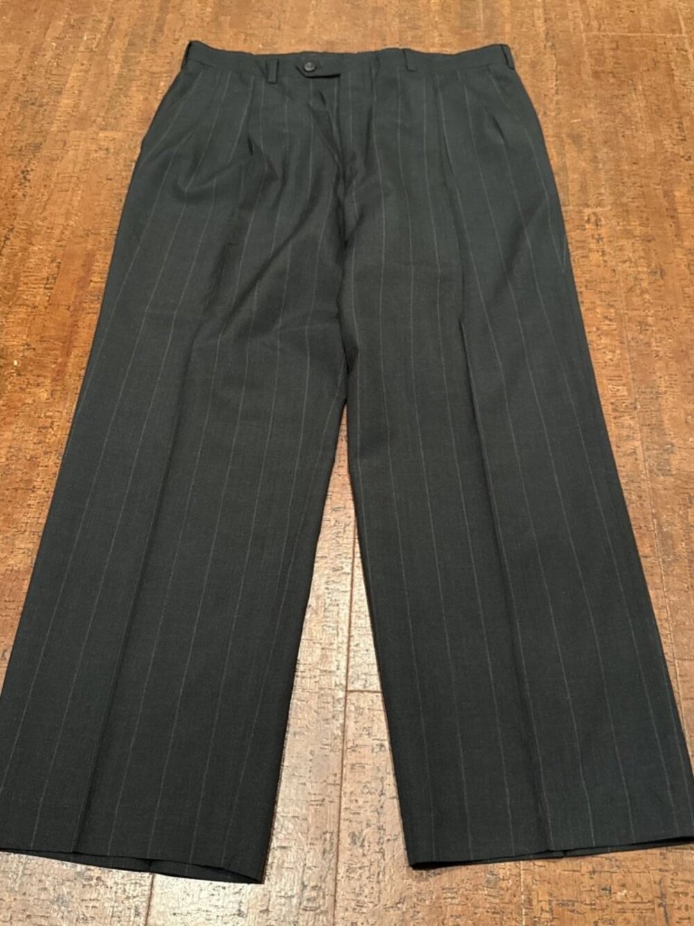 Burberrys Men’s 34X28 Black Striped Classic Fit Pleated-Front Dress Pants Wool